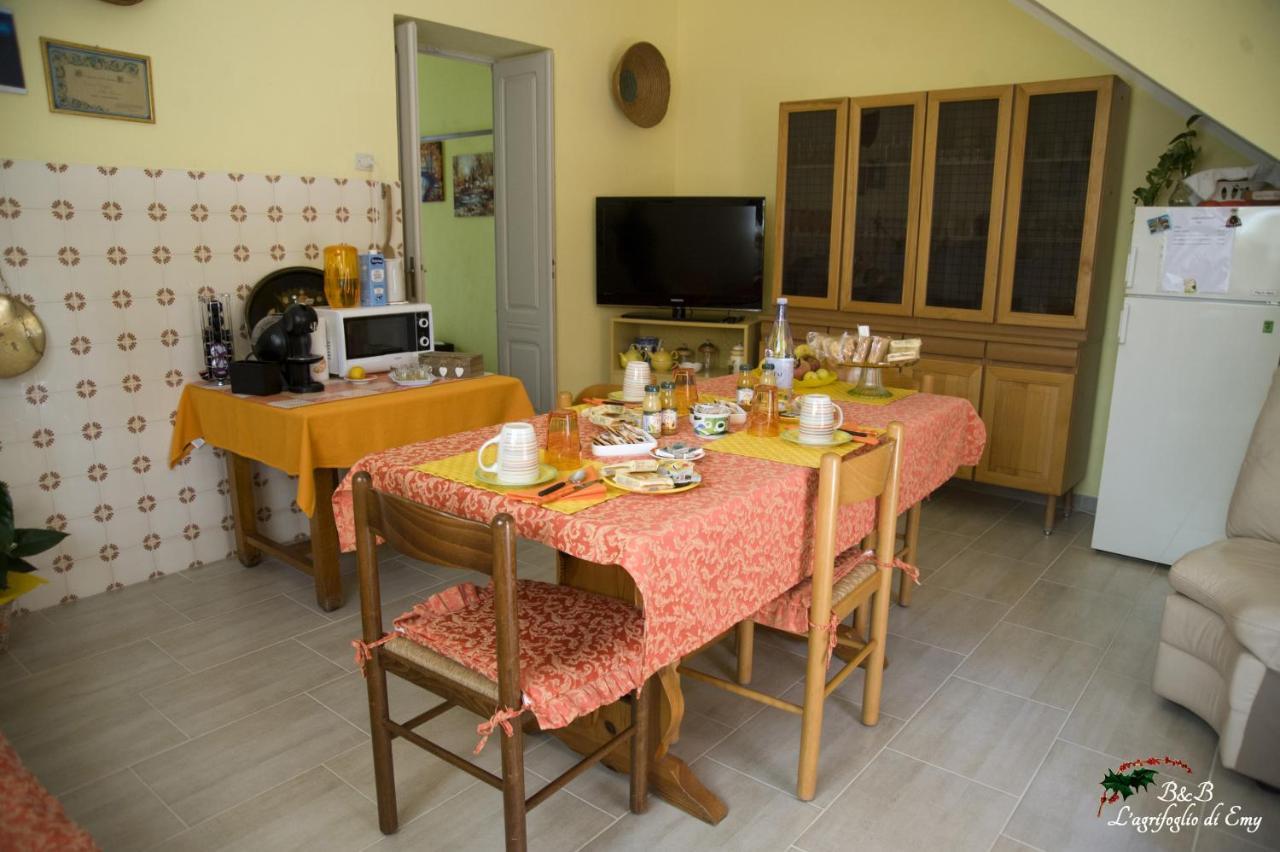 L'Agrifoglio Di Emy Bed & Breakfast Guspini Bagian luar foto