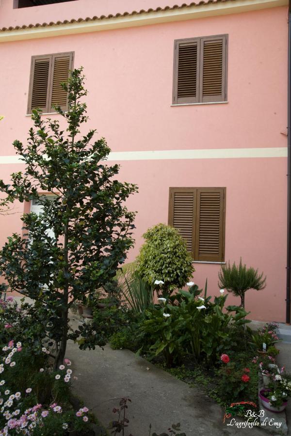 L'Agrifoglio Di Emy Bed & Breakfast Guspini Bagian luar foto
