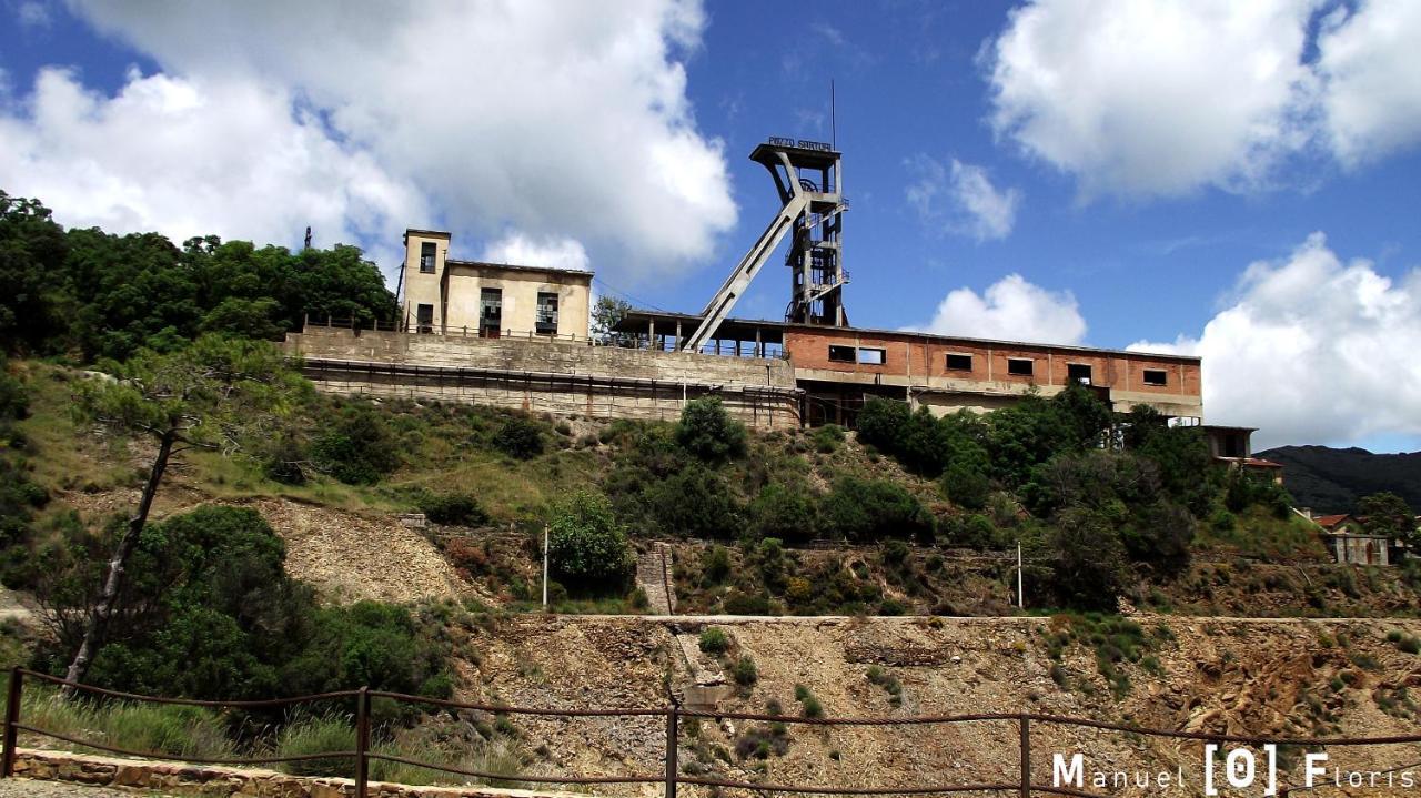 L'Agrifoglio Di Emy Bed & Breakfast Guspini Bagian luar foto