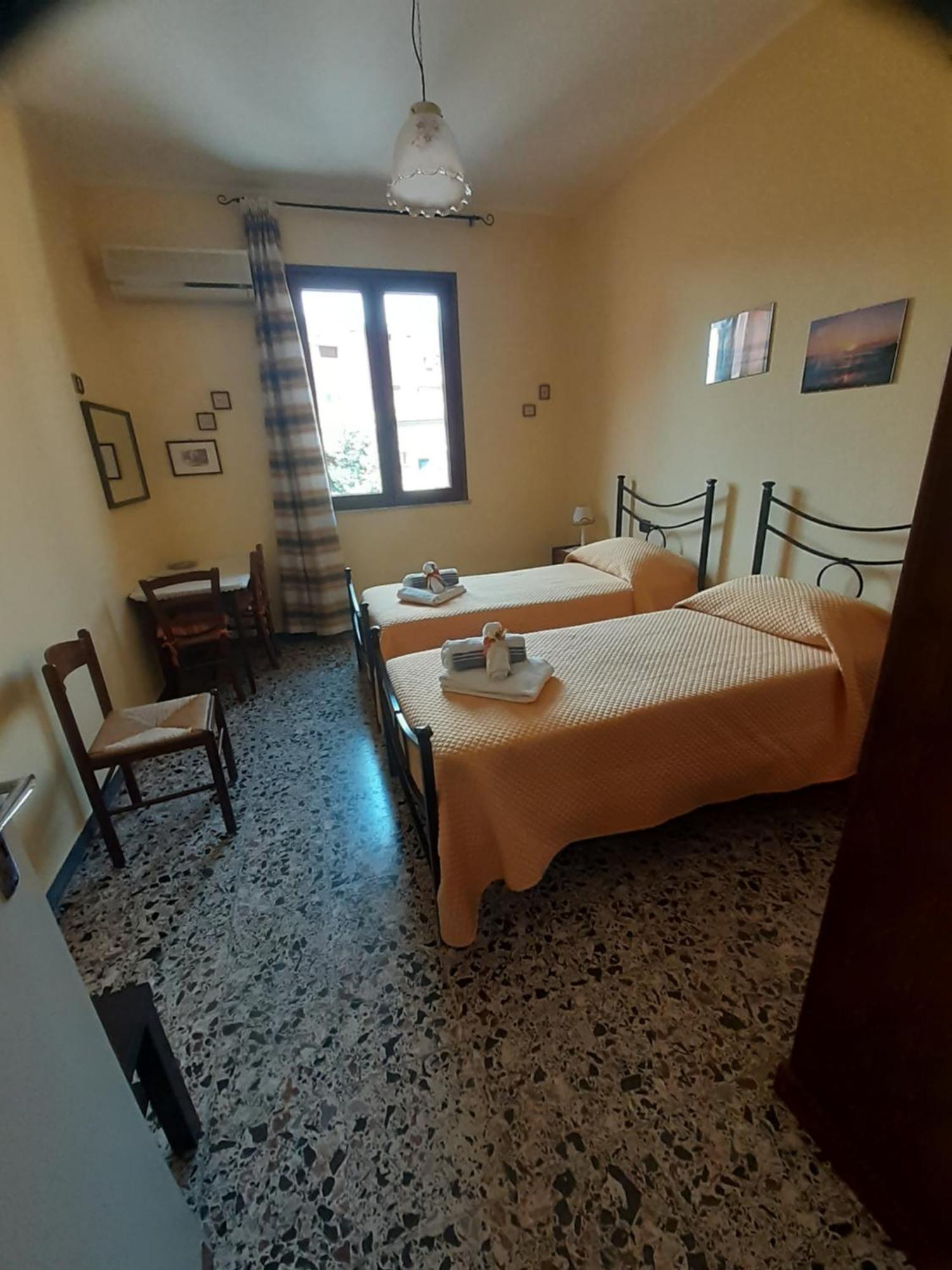 L'Agrifoglio Di Emy Bed & Breakfast Guspini Bagian luar foto
